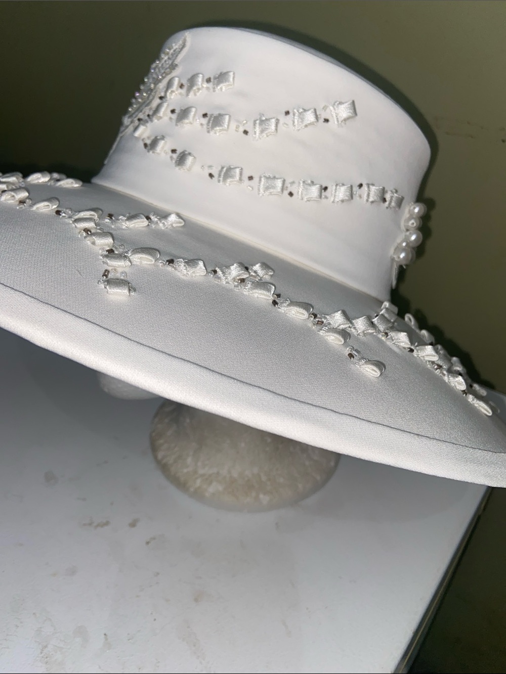 Gorgeous Snow White Dress Hat / Church Hat by Ben Marc - Picture 6 of 8